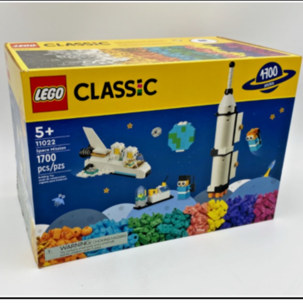 New LEGO Classic Space Mission Set - 11022  1700 pieces New in sealed box.